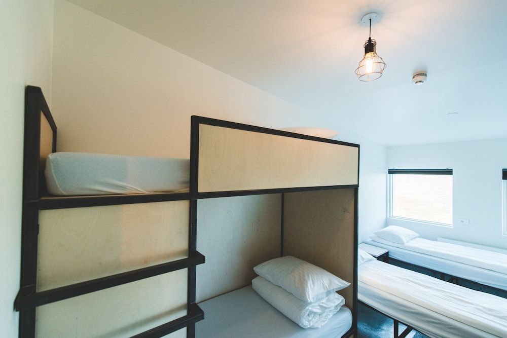 Midgard Base Camp Family Room, Shared Bathroom 2