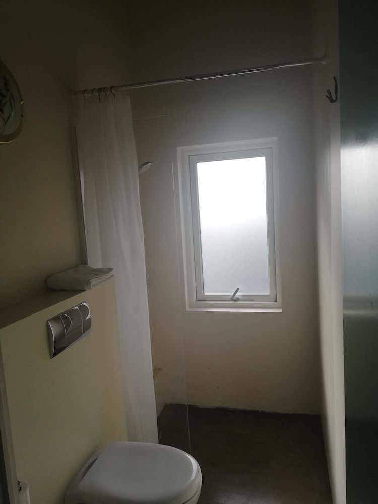 Reykjanes Guesthouse Family Studio 9