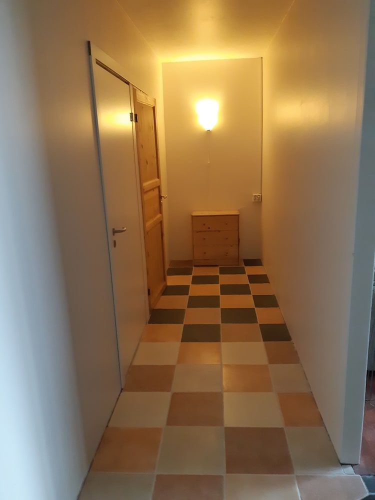 Reykjanes Guesthouse Comfort Apartment, 3 Bedrooms 8