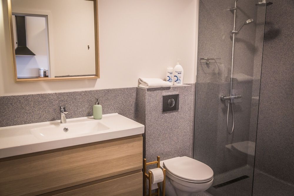 Bakki Hostel and Apartments Deluxe Apartment, 2 Bedrooms, Terrace, Ocean View 7