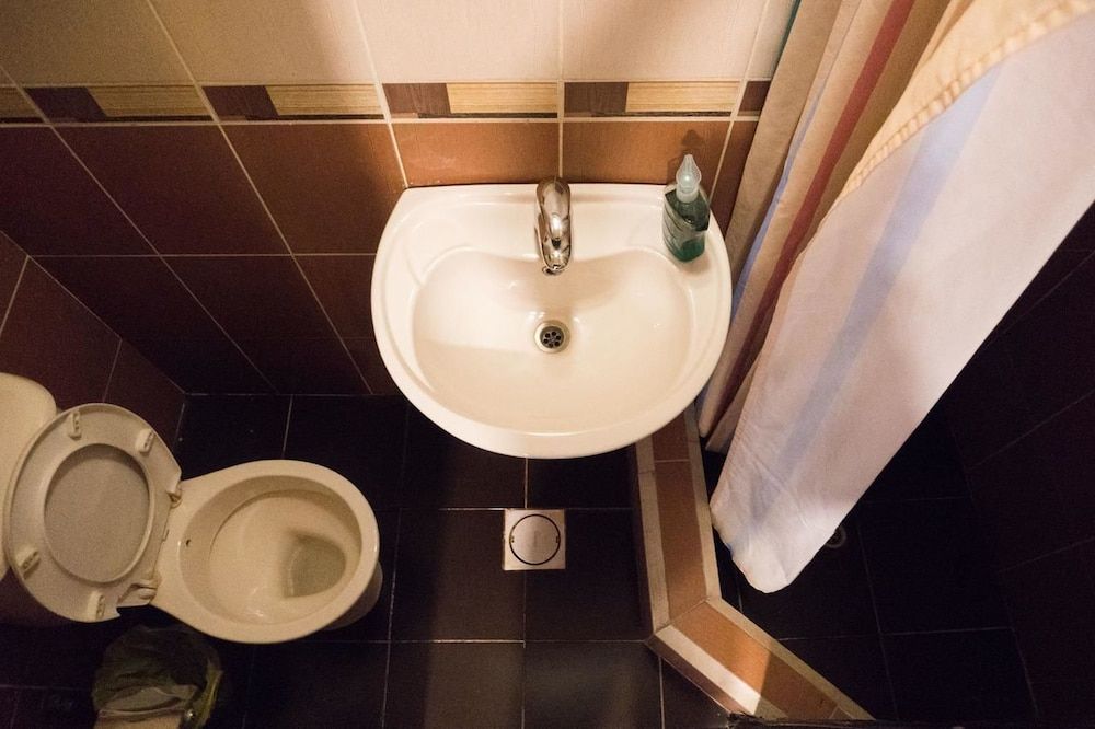 Madaba Hotel Triple Room, Private Bathroom 12