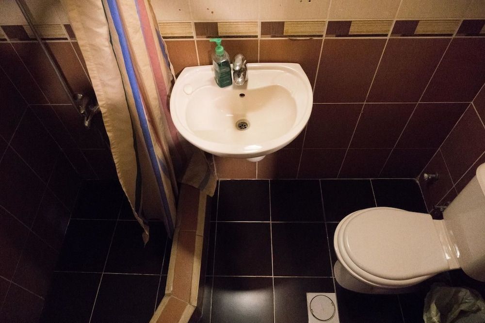 Madaba Hotel Triple Room, Private Bathroom 11