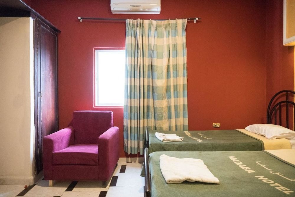 Madaba Hotel Triple Room, Private Bathroom 15