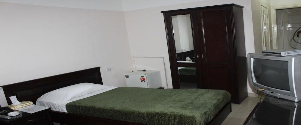 undefined Al-Saleh Hotel 5