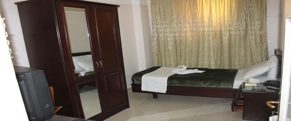 undefined Al-Saleh Hotel 4