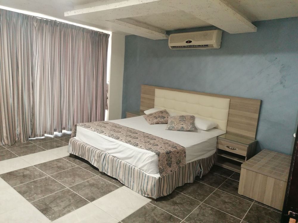 Milano Hotel Suites Family Suite, 2 Bedrooms, City View 5