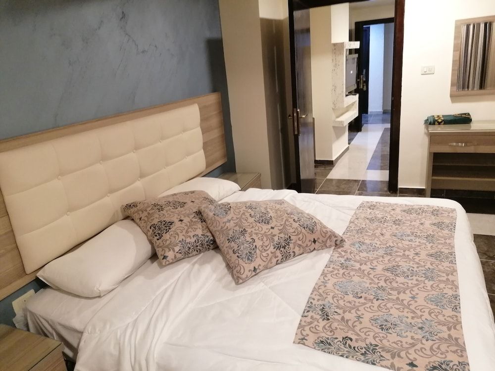 Milano Hotel Suites Family Suite, 2 Bedrooms, City View 7