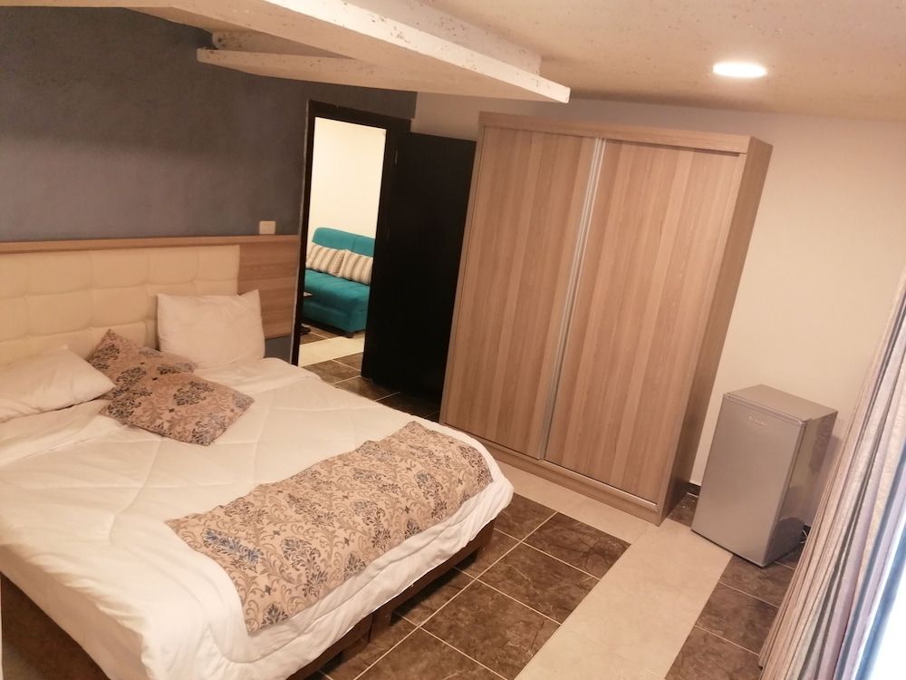 Milano Hotel Suites Family Suite, 2 Bedrooms, City View 4