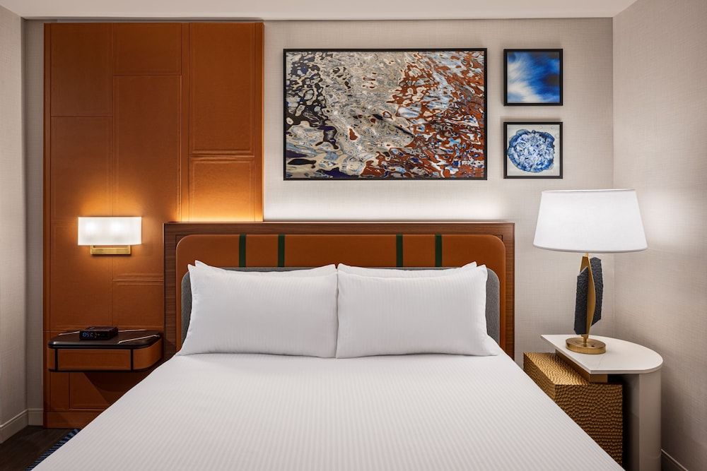 Remus Junior Suite 1 King