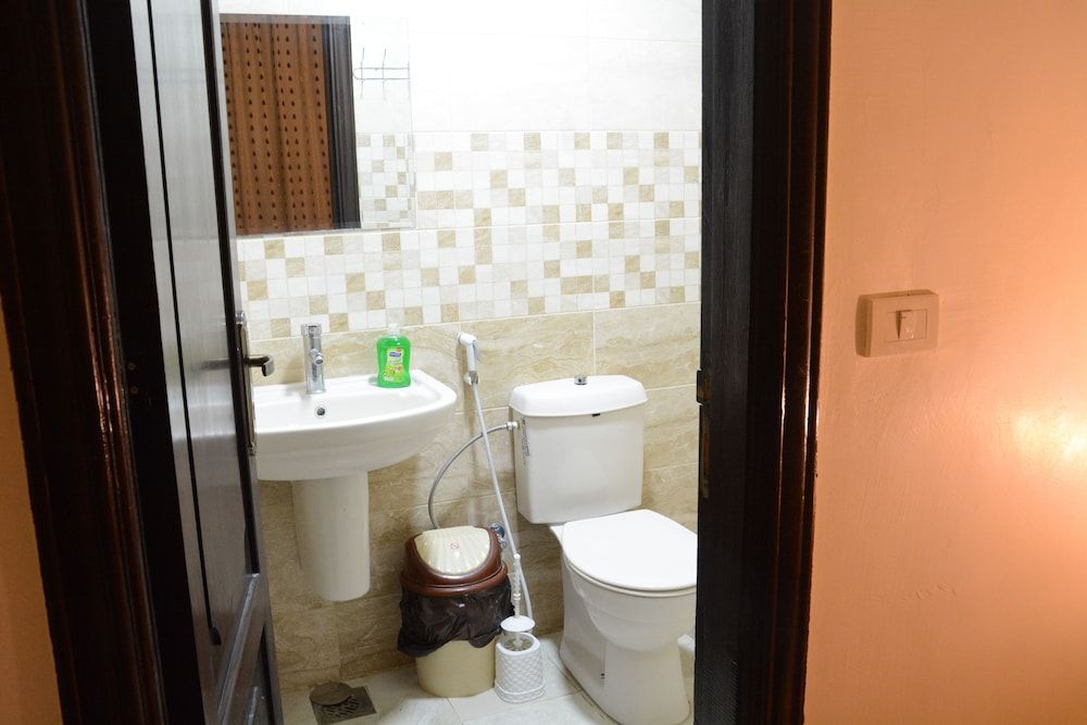 undefined Jasmine leaves hotel apartment 8