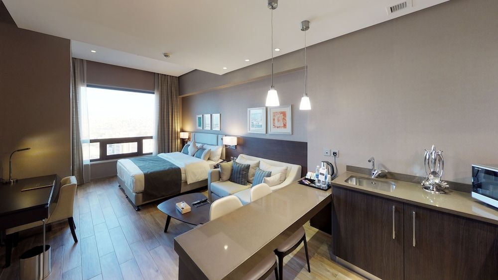 The House Boutique Suites Superior Studio Suite 4