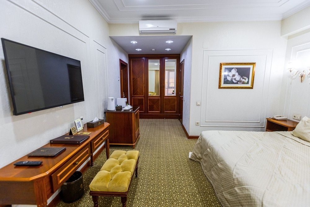 undefined The Plaza Hotel 8