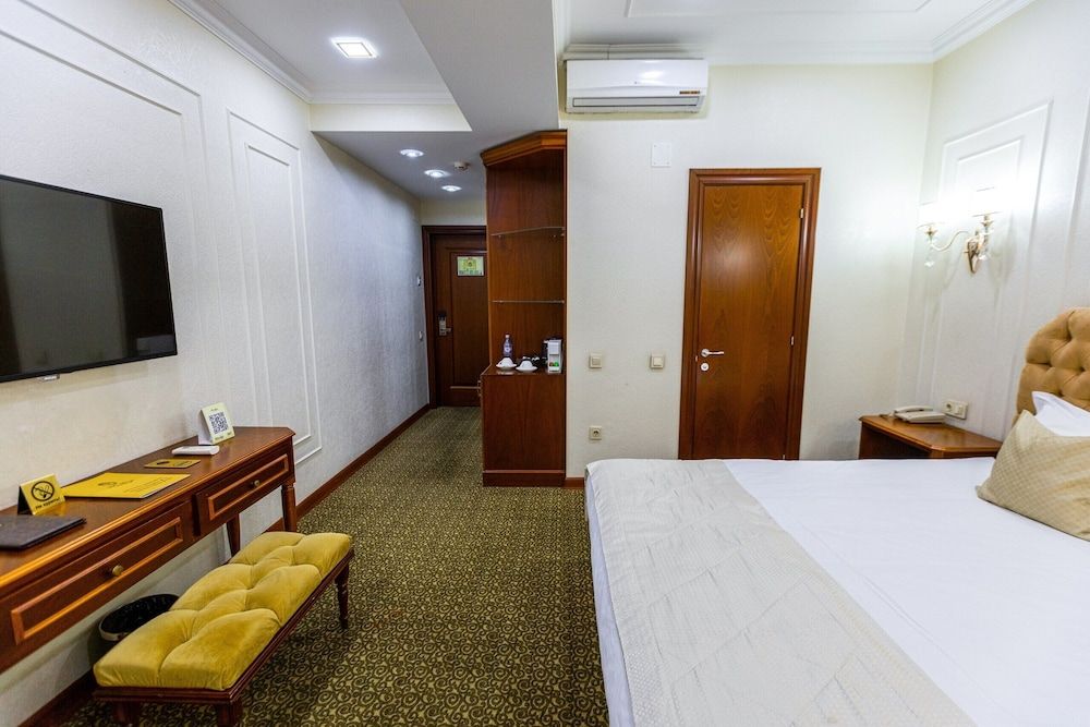 The Plaza Hotel Standard Double Room