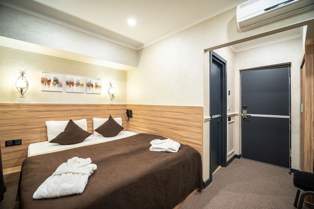 undefined Mildom Premium Hotel 8