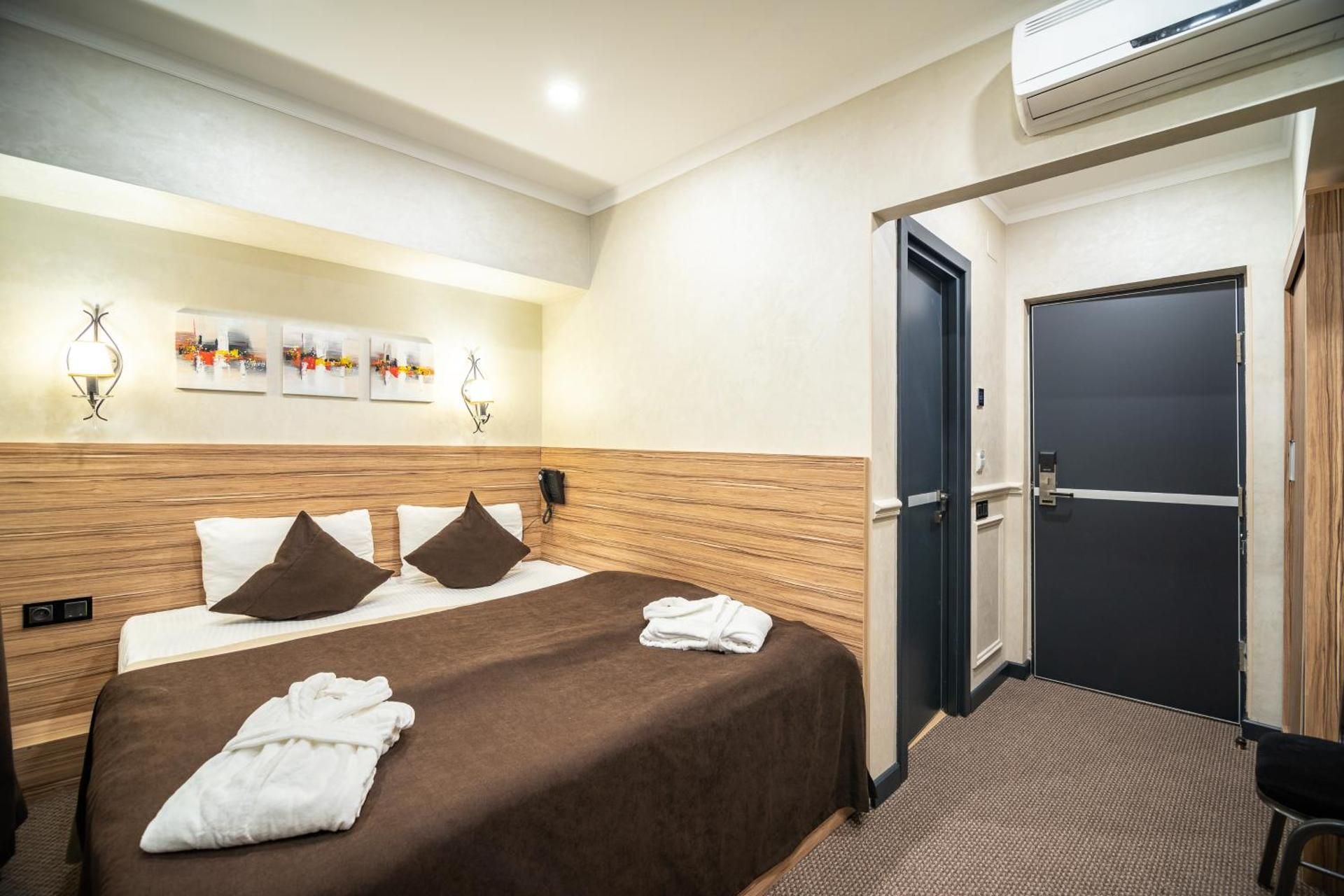 undefined Mildom Premium Hotel 5