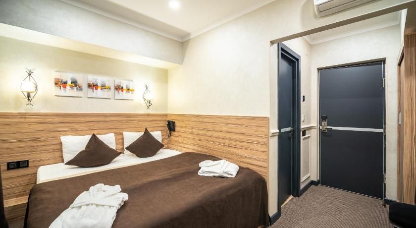 undefined Mildom Premium Hotel 4
