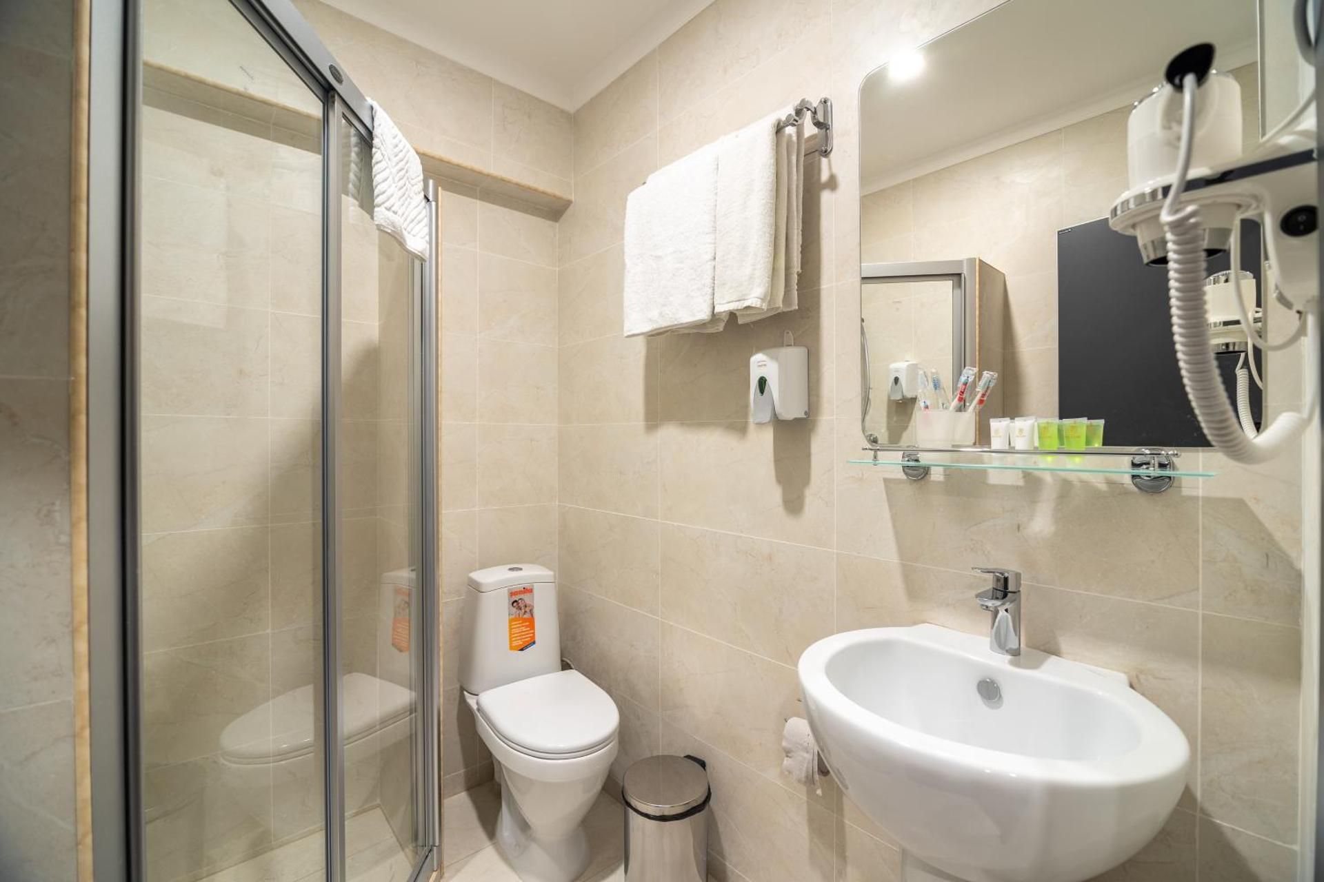 undefined Mildom Premium Hotel 7