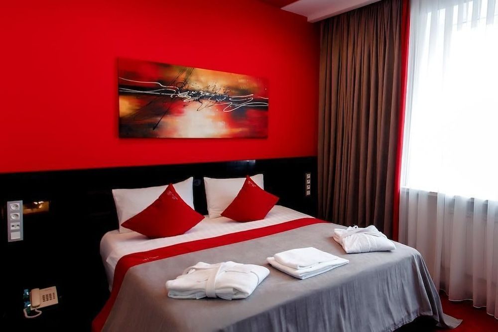 undefined Mildom Premium Hotel