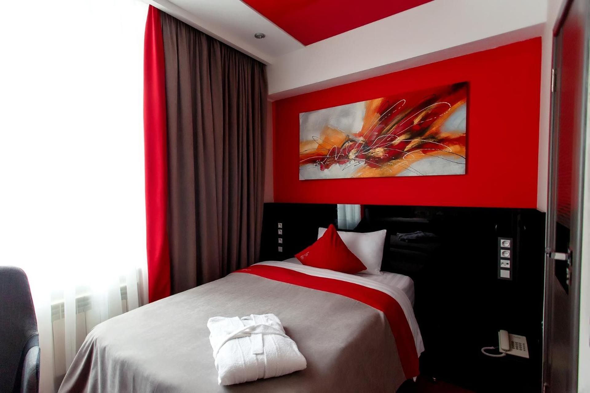 undefined Mildom Premium Hotel 4