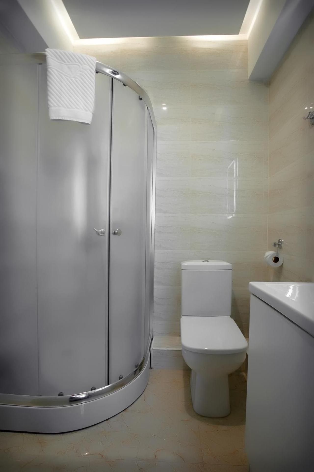 undefined Mildom Premium Hotel 5