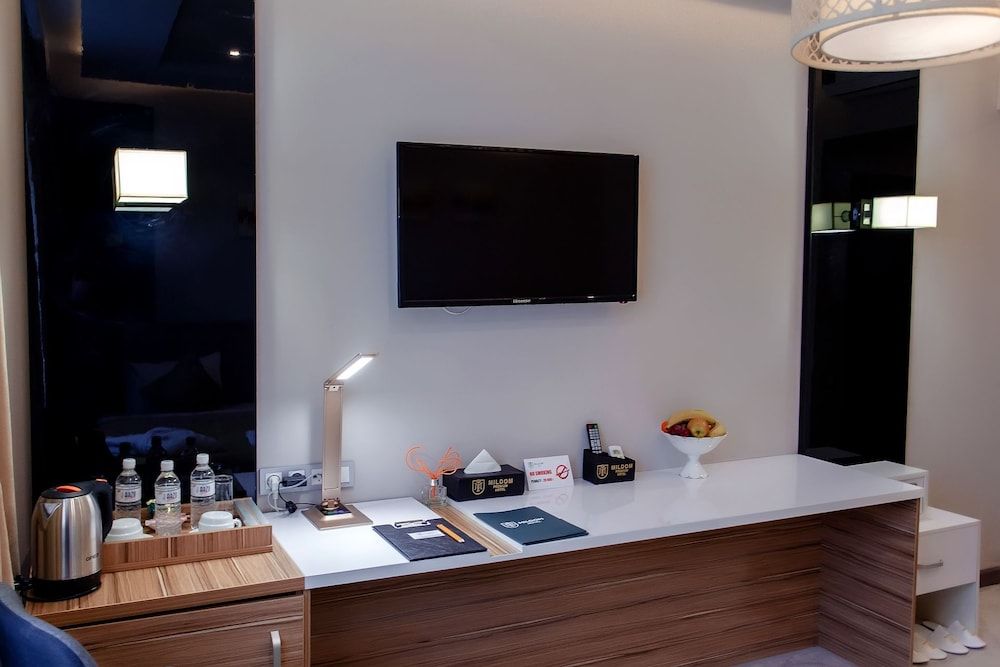 Mildom Premium Hotel Family Room 7