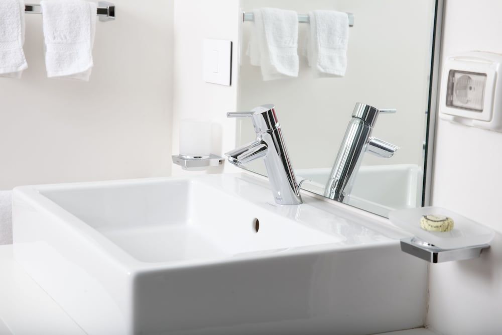 1866 Court & Suites Superior Room, City View 3