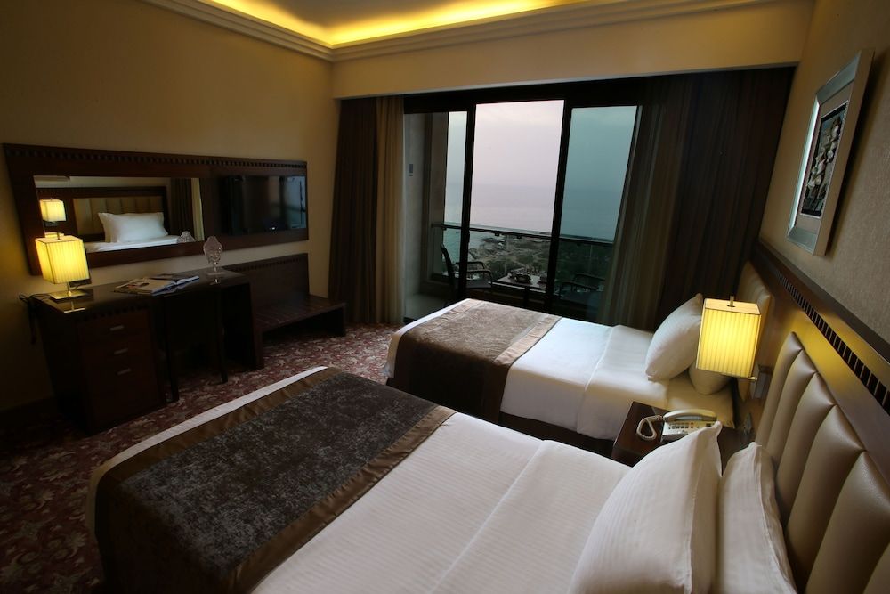 Lancaster Suites Raouche Deluxe Twin Room 3