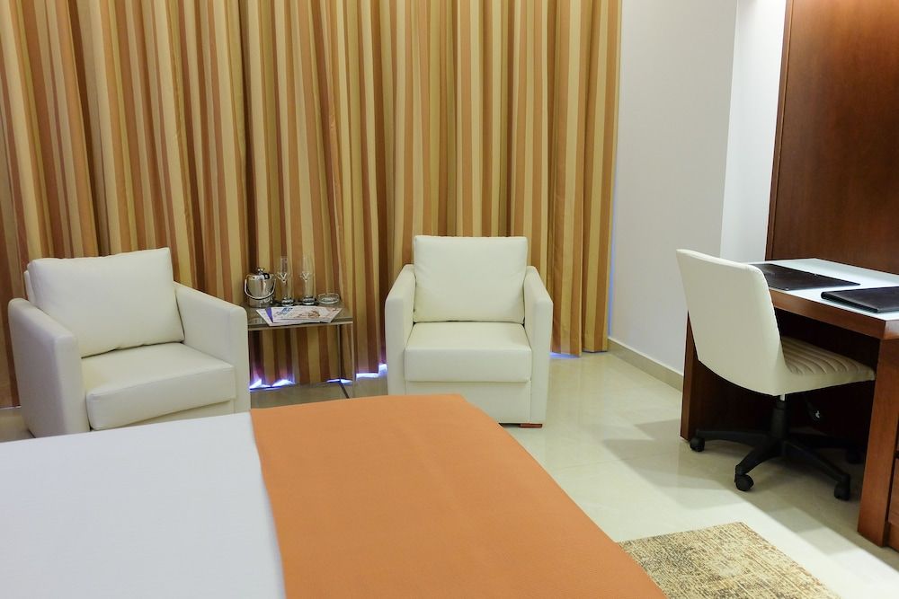 BURJ on BAY Hotel Deluxe Room, 1 King Bed, Pool Access 6