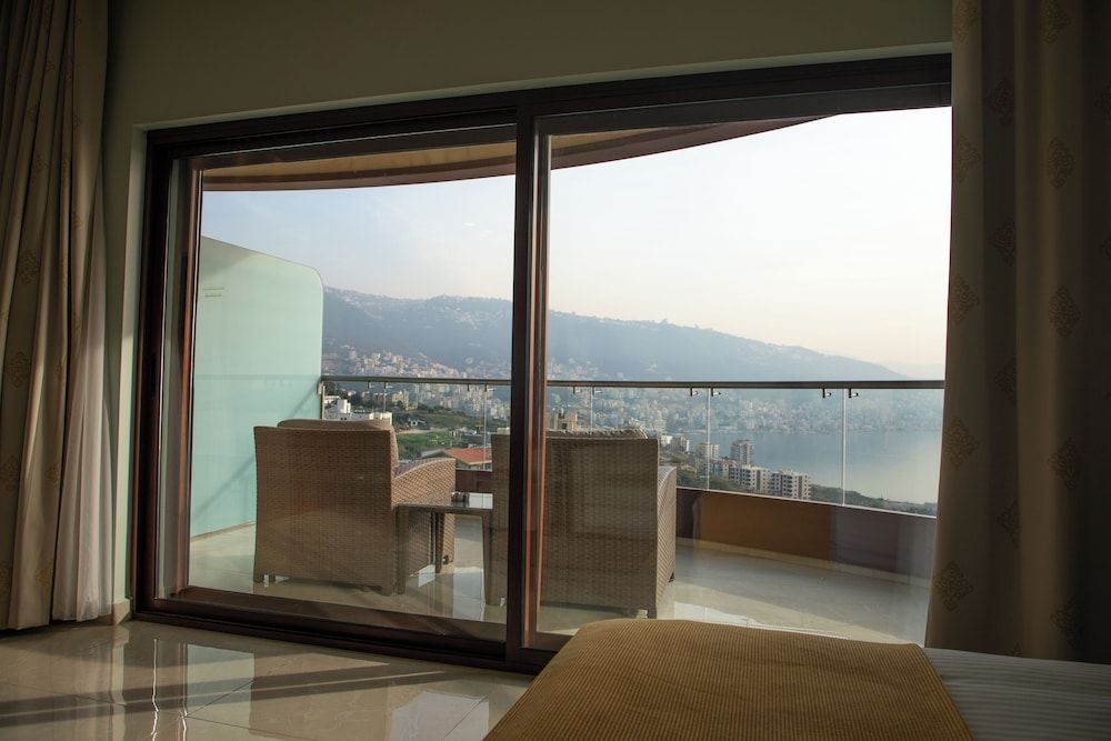 BURJ on BAY Hotel Executive Room, 1 King Bed, Pool Access 2