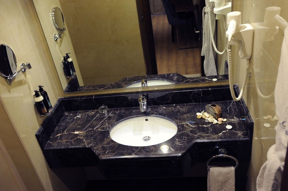 Gems Hotel Standard Room 5