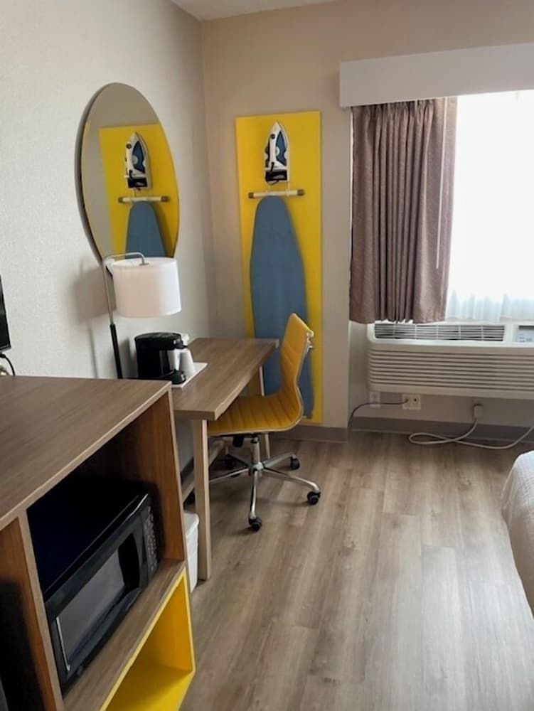 Standard Room, 1 King Bed