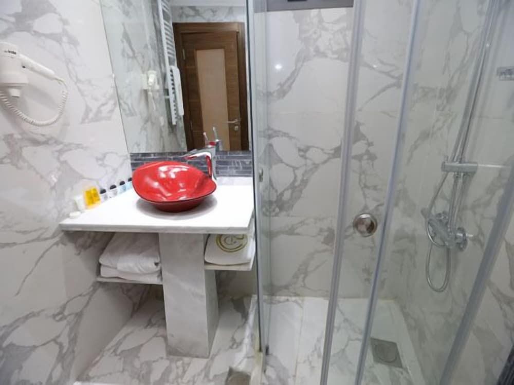 Delora Hotel and Suites Double or Twin Room 4