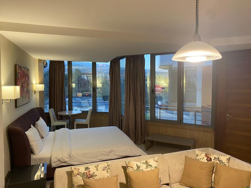 Delora Hotel and Suites