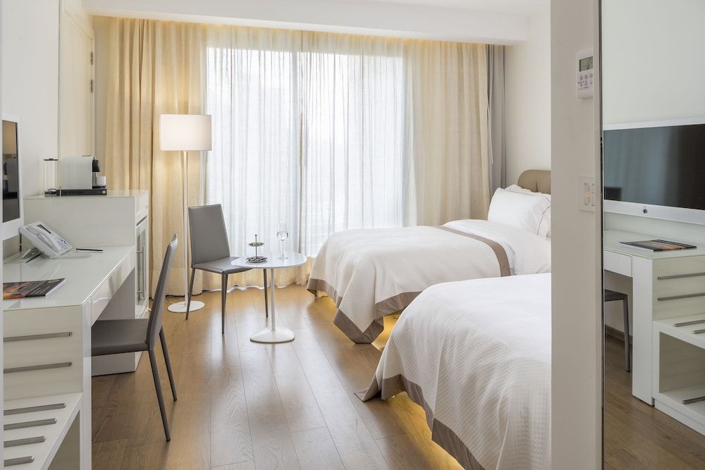 undefined O Monot Hotel 5