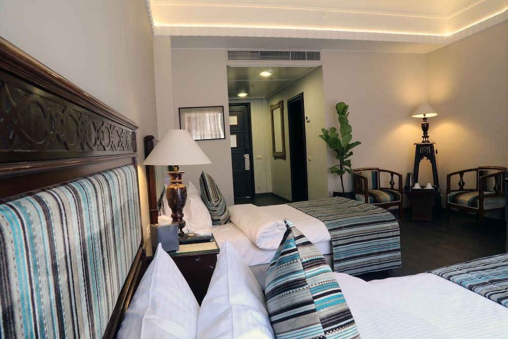 Warwick Palm Beach Hotel Premium Twin Room 3