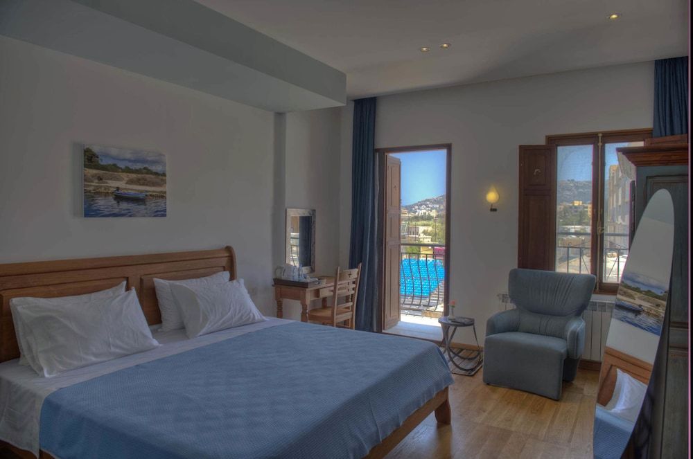Deluxe Double Room, Bathtub, Partial Sea View