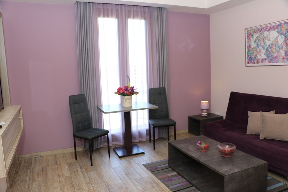 HOtello Guest Suites Comfort Apartment, 1 Bedroom, Smoking, City View 9