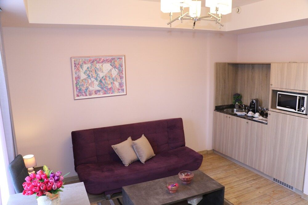 HOtello Guest Suites Comfort Apartment, 1 Bedroom, Smoking, City View 8