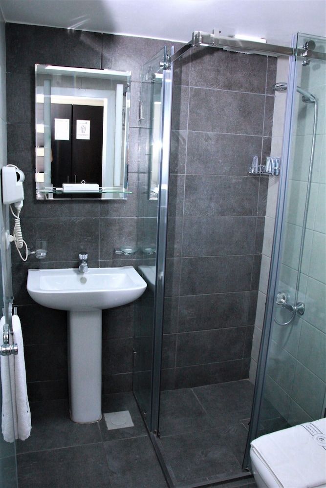 Beverly Hotel Beirut Deluxe Twin Room, 2 Twin Beds, City View 8