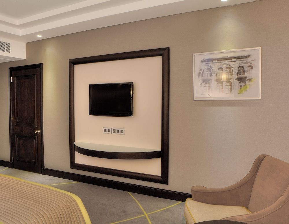 Sofitel Beirut Le Gabriel Luxury Room, 1 King Bed 9