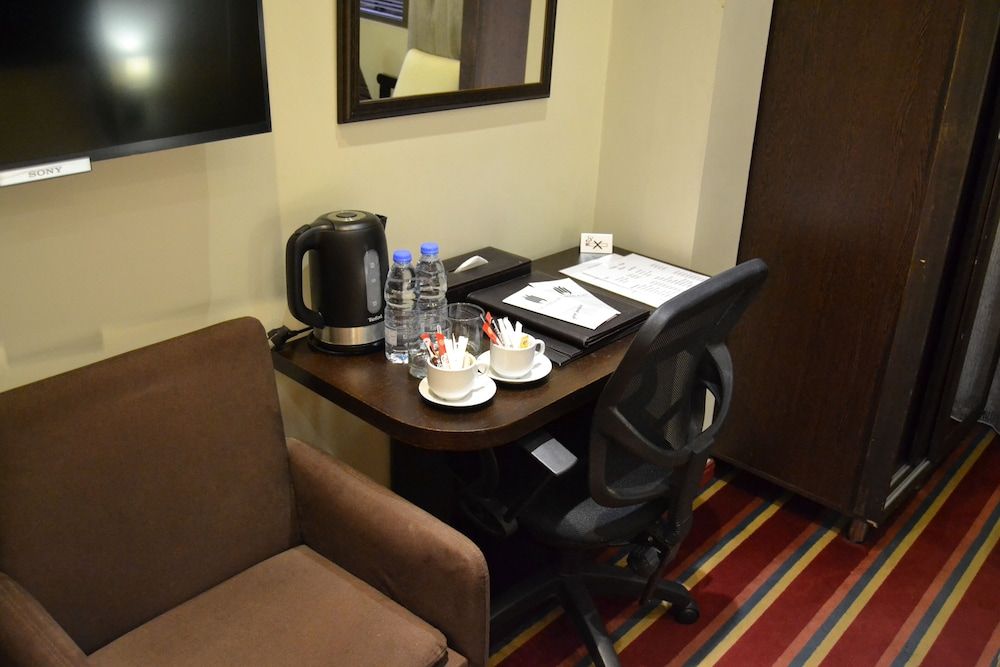 The J Hotel & Spa Deluxe Room 6