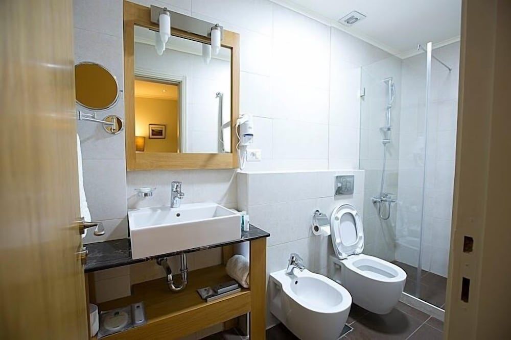 undefined The J Hotel & Spa 8