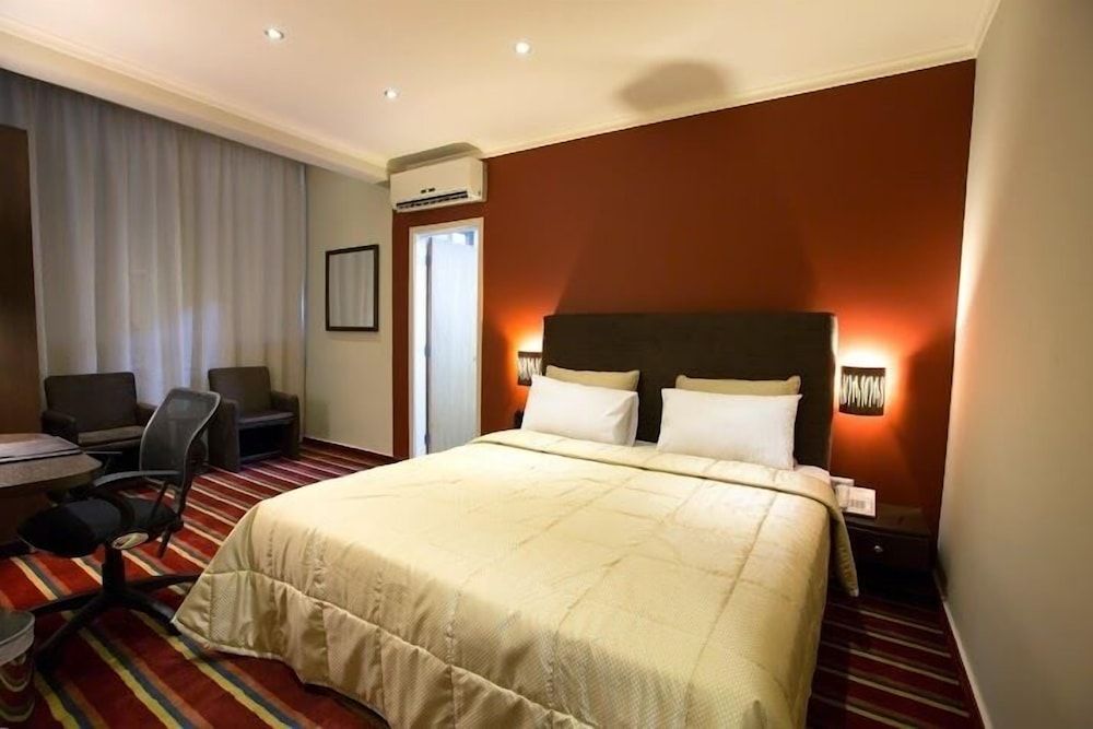 The J Hotel & Spa Deluxe Room 2