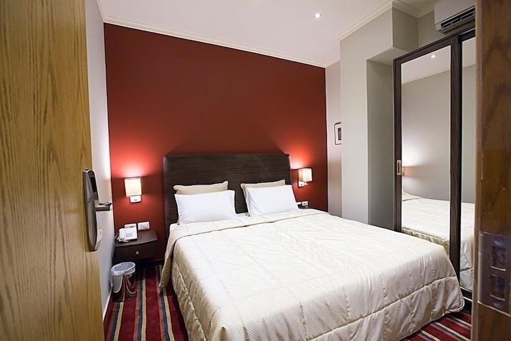 The J Hotel & Spa Deluxe Room 3