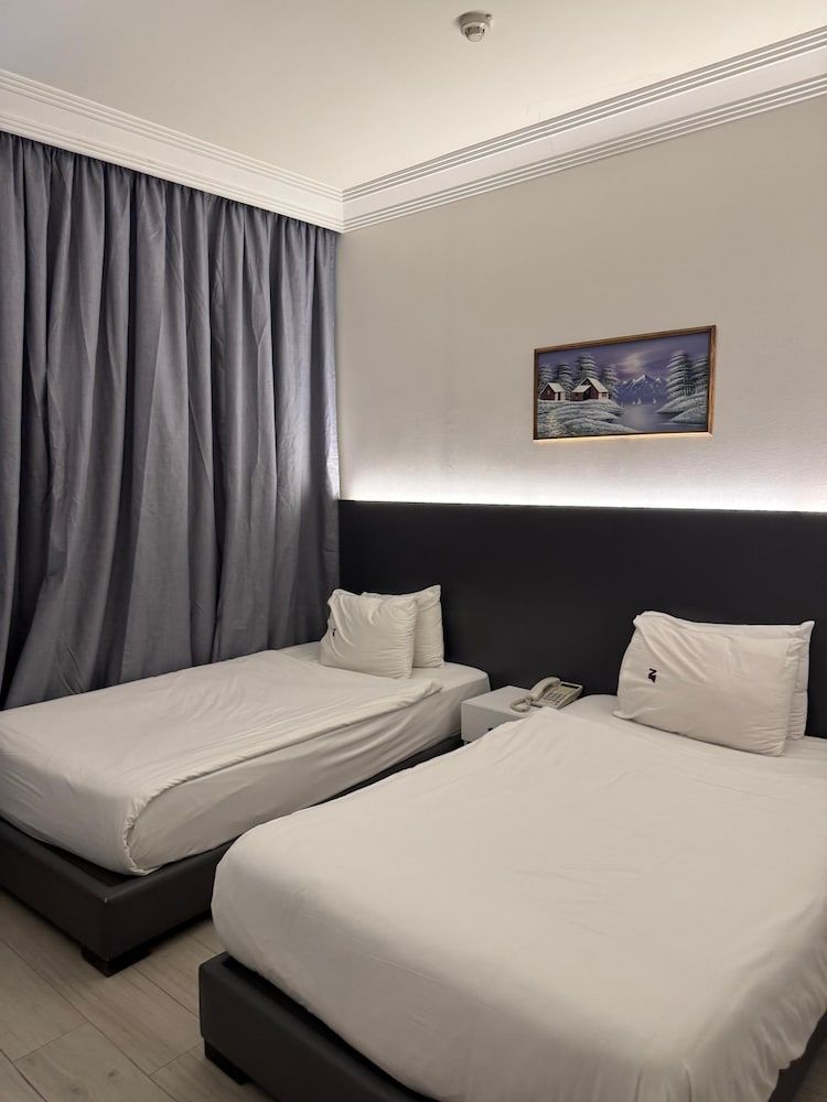 NY Suites Hotel Deluxe Room 2