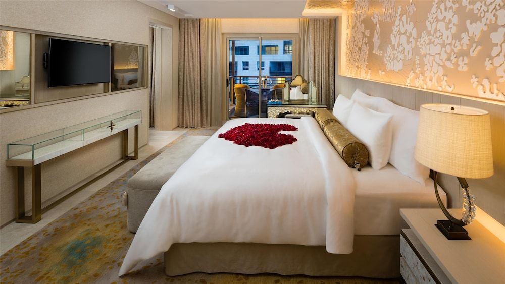 Executive Suite, 1 King Bed, Balcony, Resort View