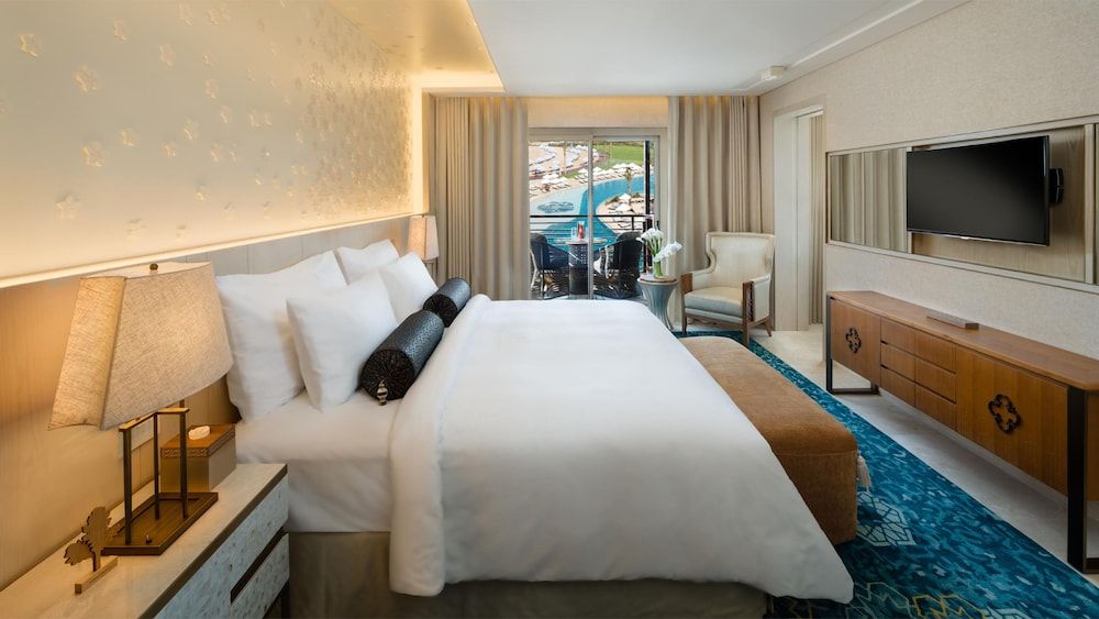 Deluxe Room, 1 King Bed, Sea View
