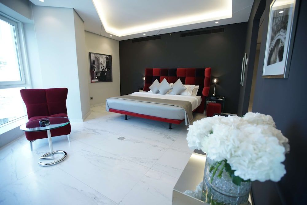 Suite, 1 King Bed, Bathtub