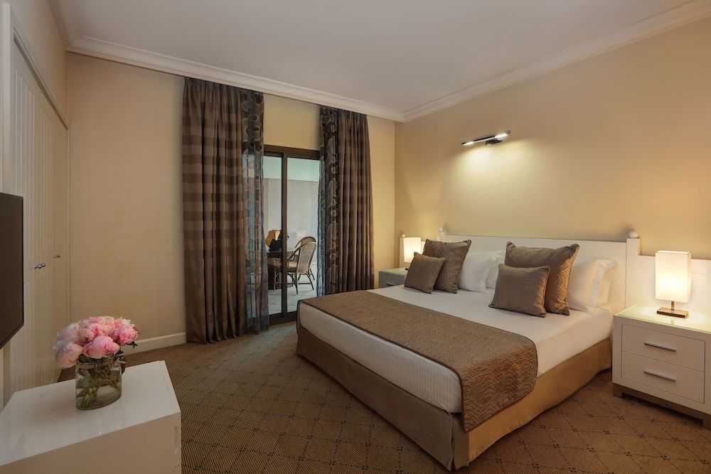 Family Suite (3 Queen Beds)