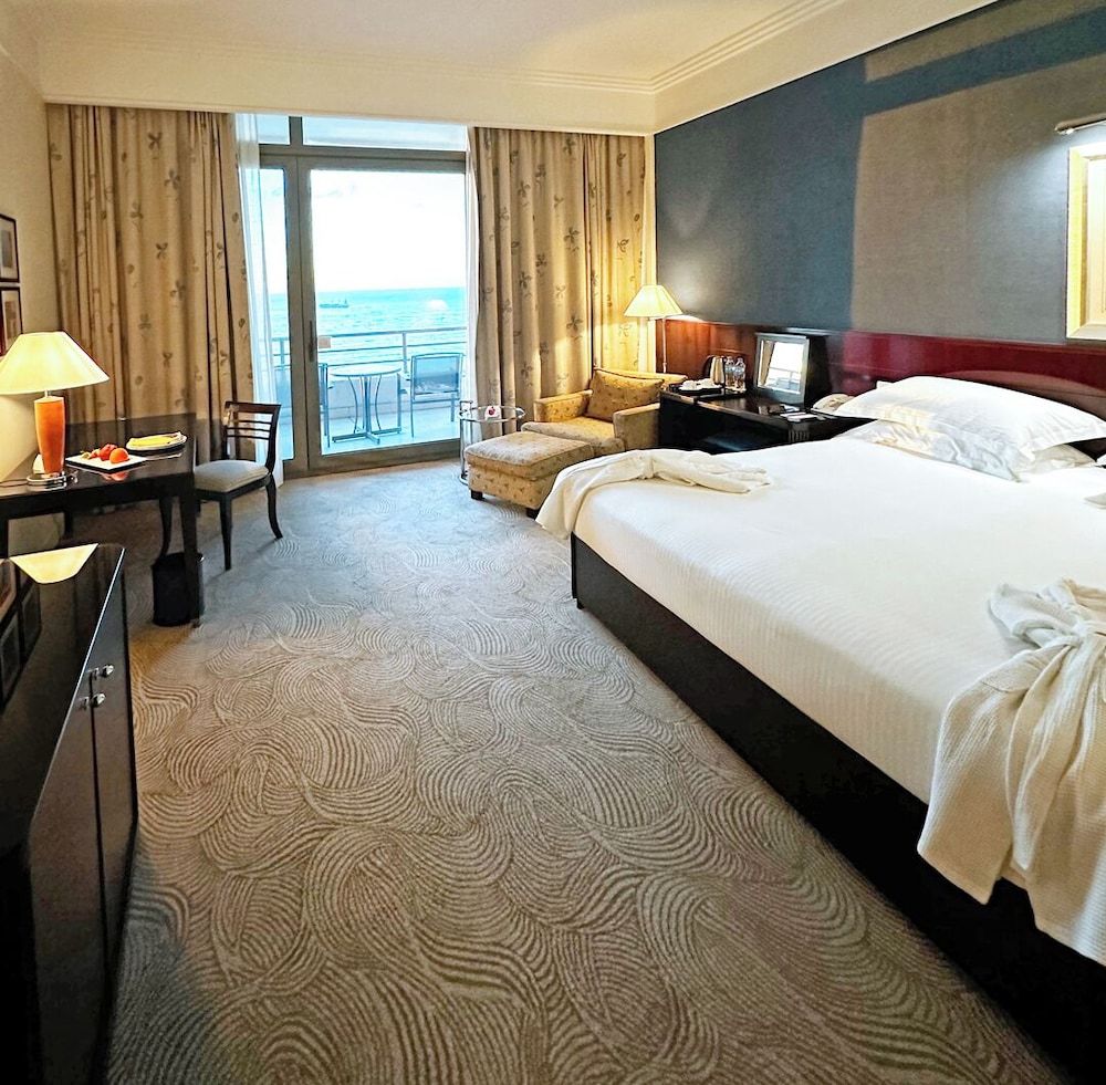 Royal Room, 1 King Bed, Sea View (Club)